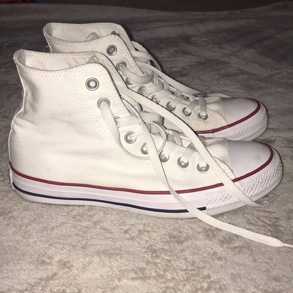 LIKE NEW WHITE HIGH TOP CONVERSE